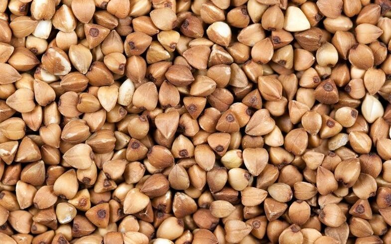 El trigo sarraceno es un grano bajo en carbohidratos, que es importante para perder peso. 