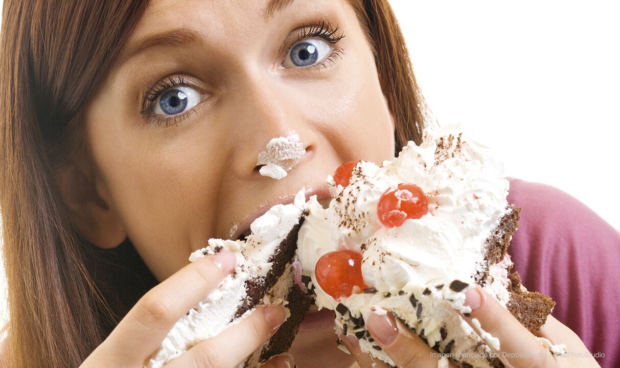 las chicas comen pasteles y mejoran cómo bajar de peso