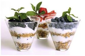 avena con yogur y bayas para una nutrición adecuada y pérdida de peso