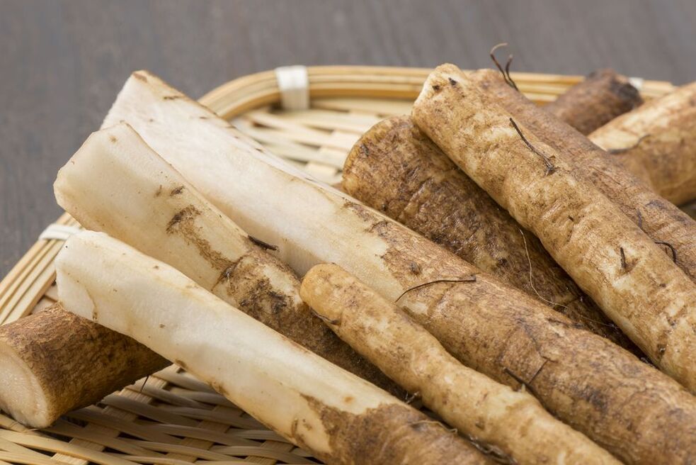 La diurética raíz de bardana aliviará las toxinas y los kilos de más. 